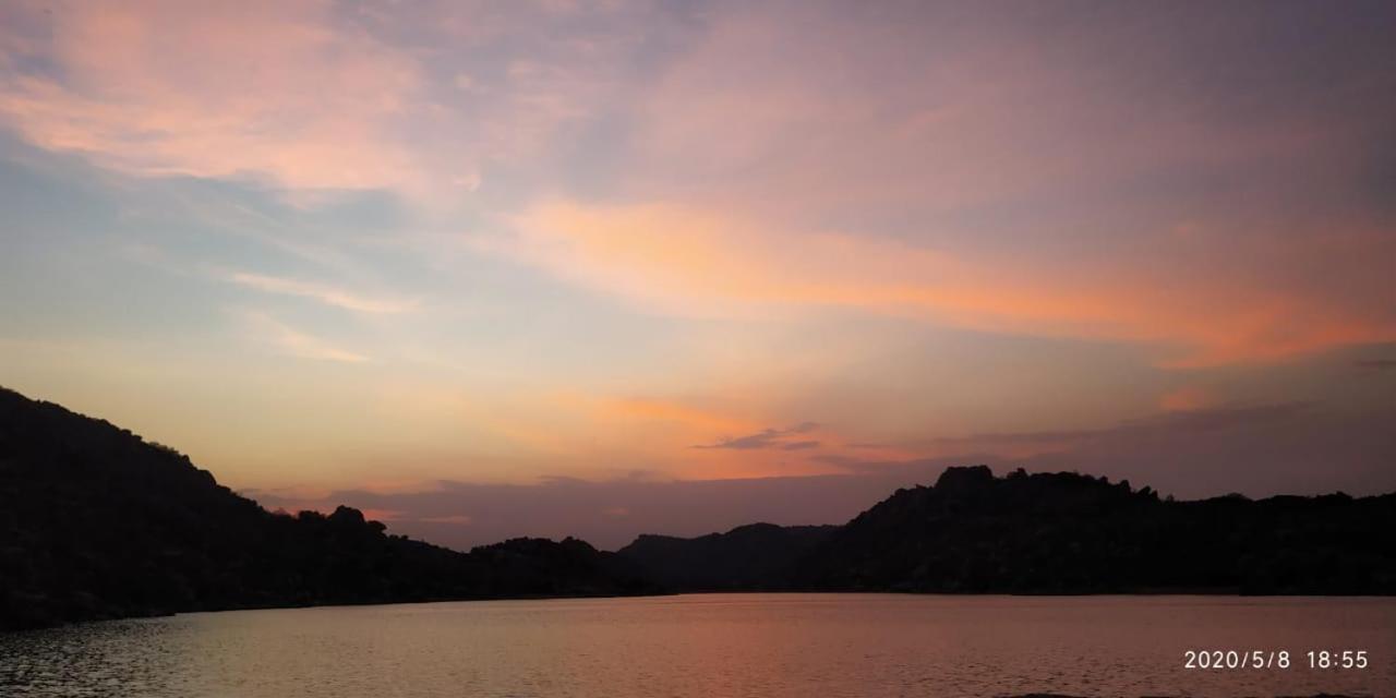 Island Vibes Guest house Hampi