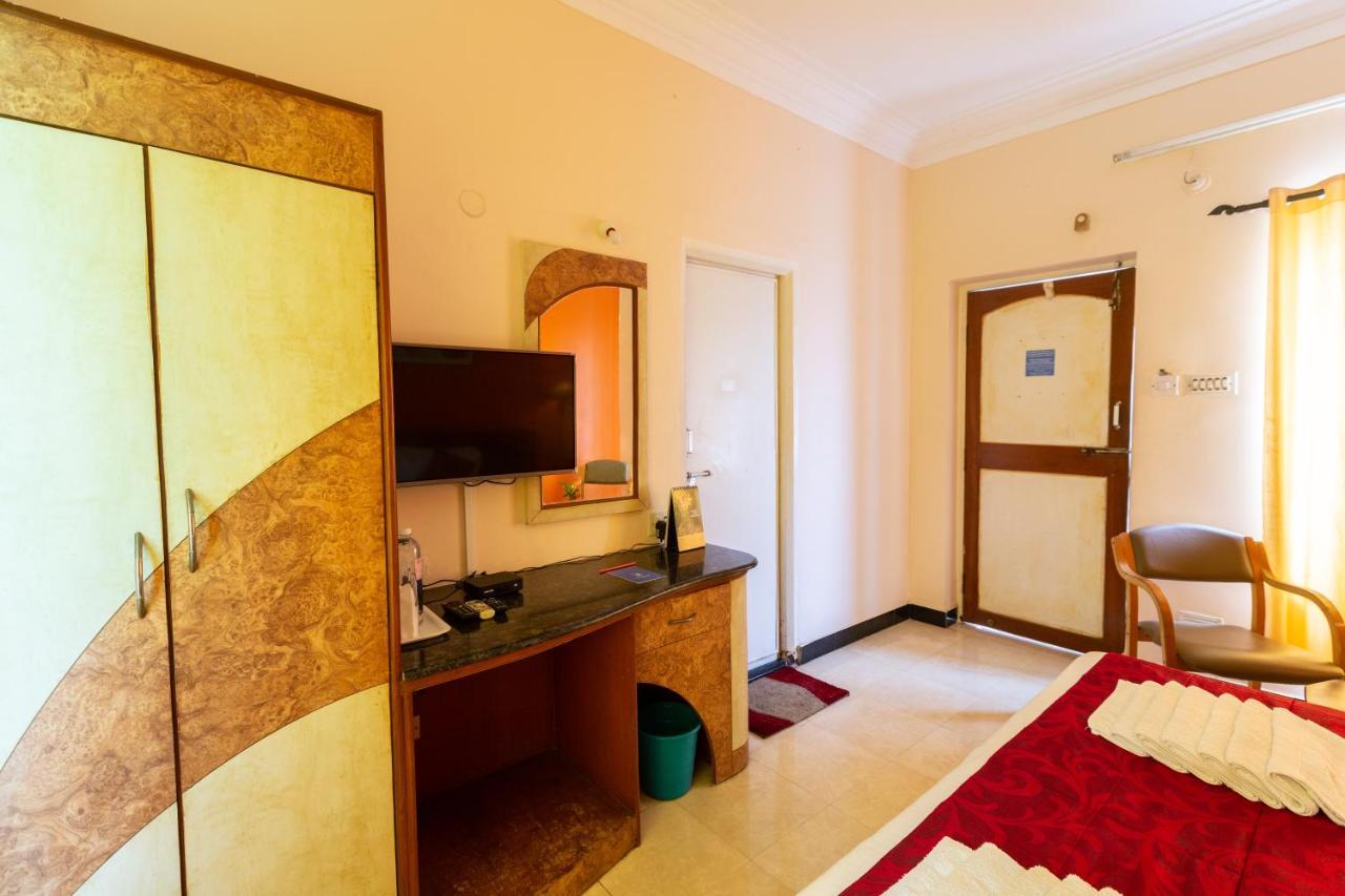 Kstdc Mayura Bhuvaneshwari Kamalapur 3*