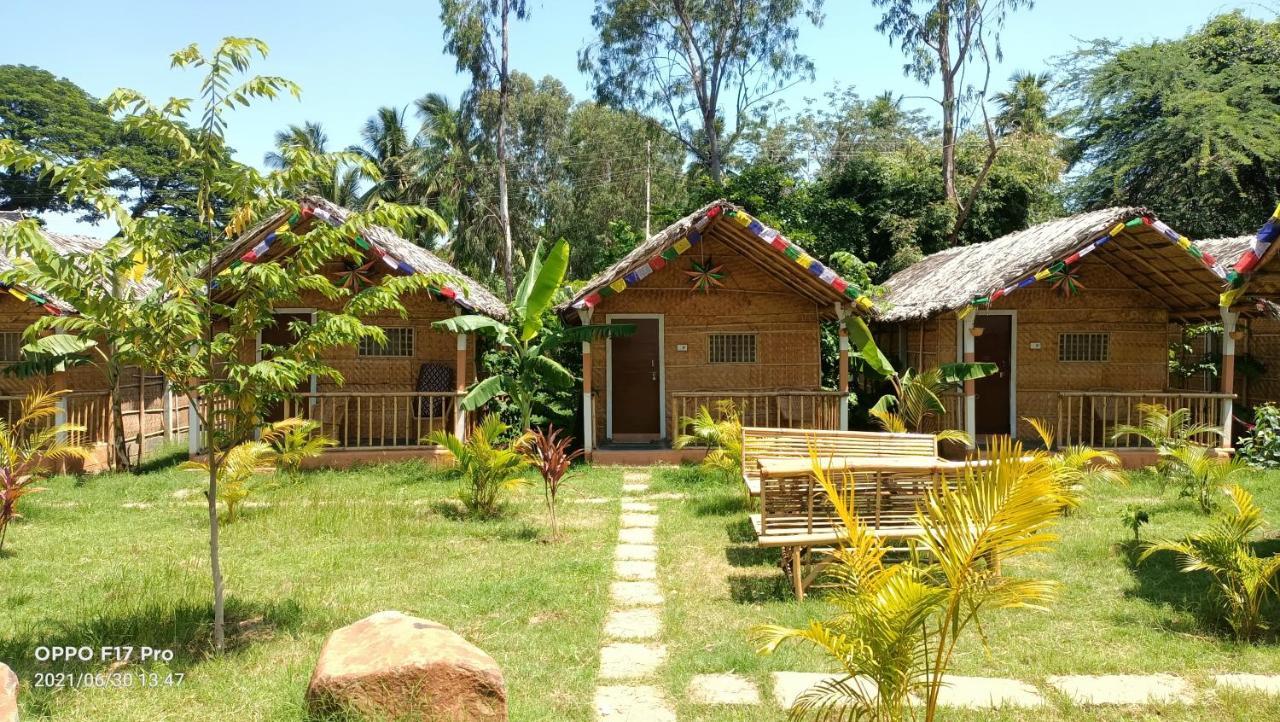 Island Vibes Guest house Hampi