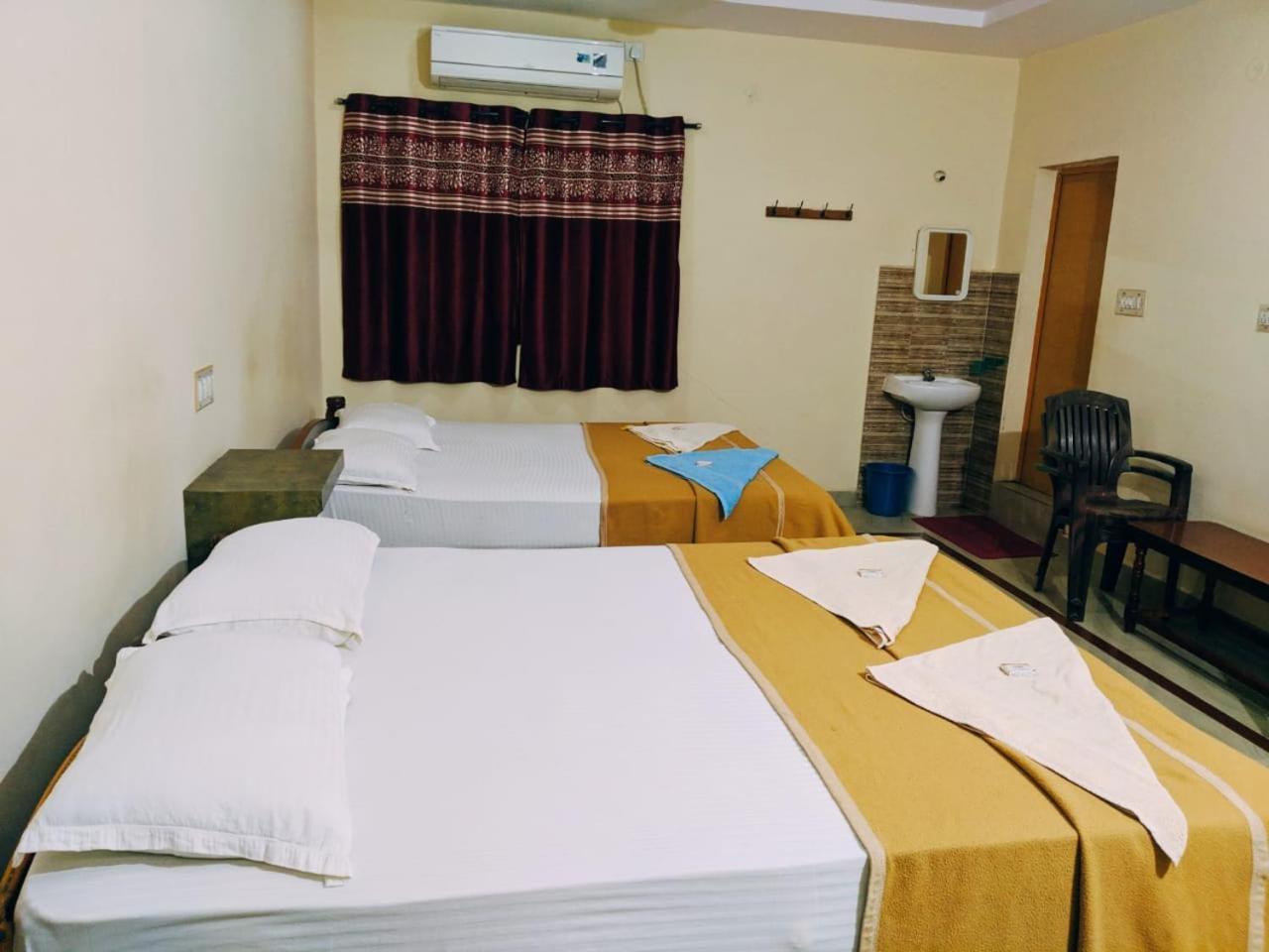 Varsha Hotel 2*