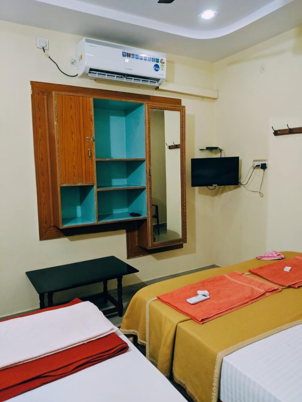 Varsha Hotel 2*