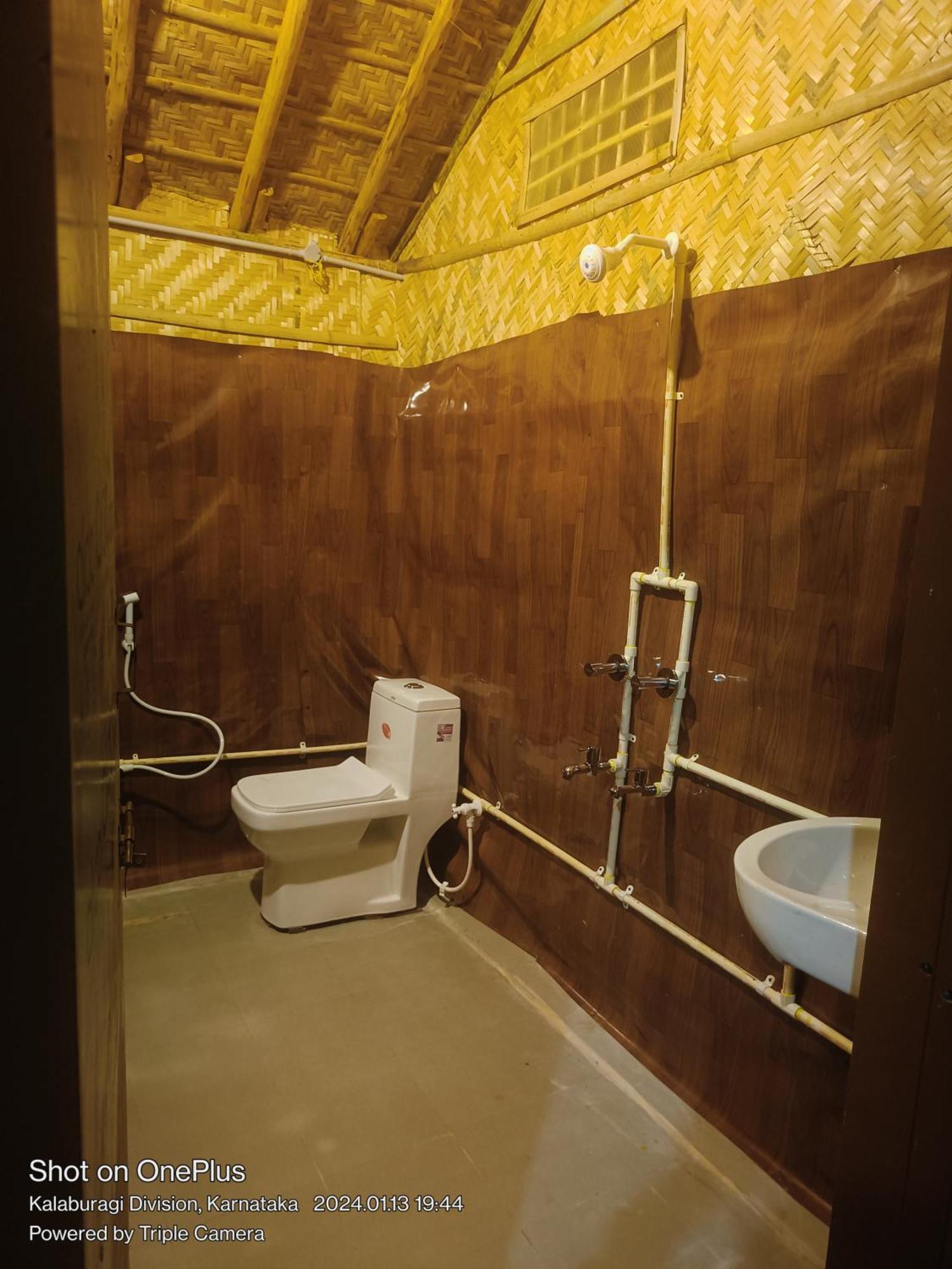 Goutham And Restaurant Guest house