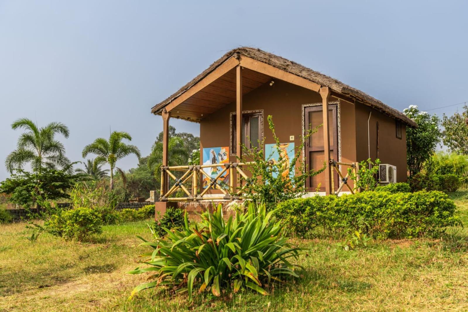 Hotel Leo Woods River View Hampi