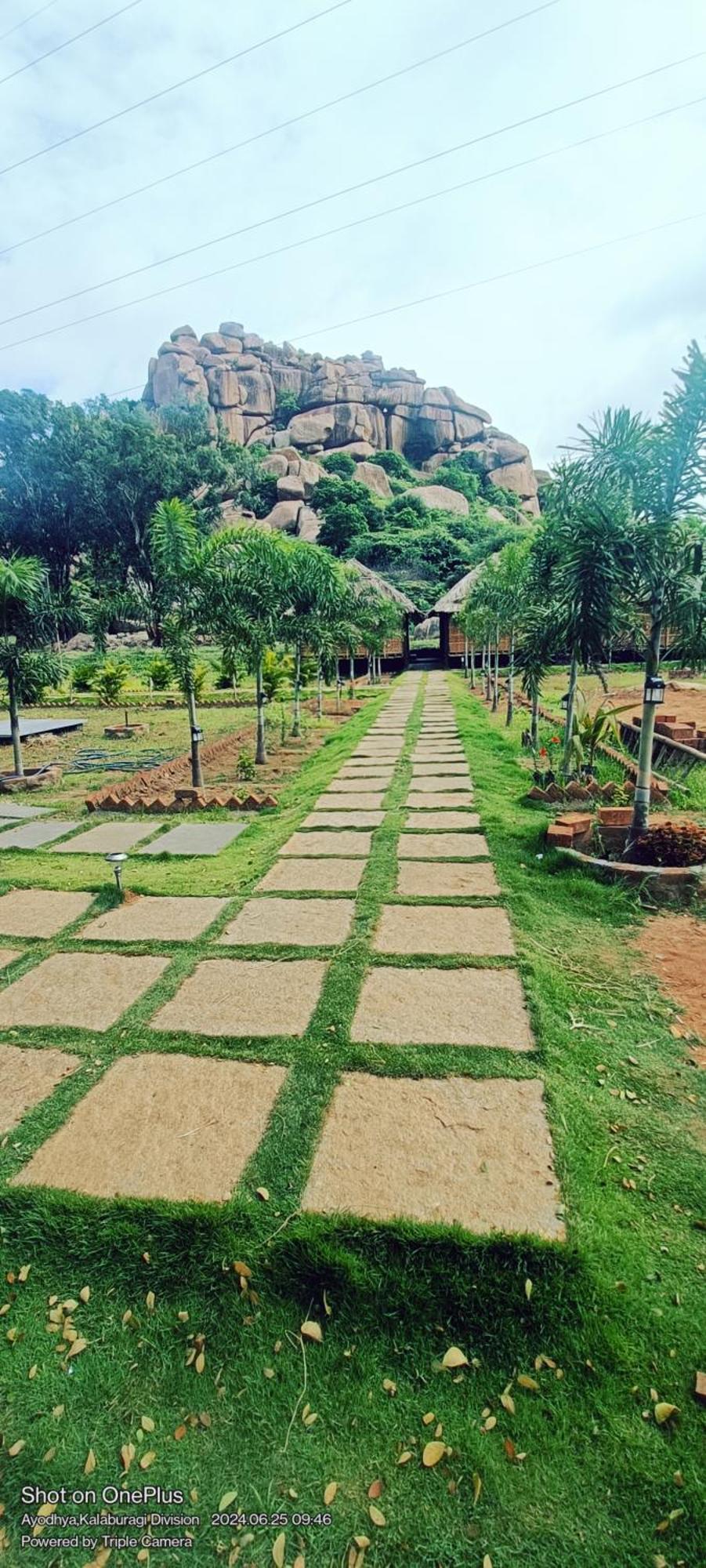 Goutham And Restaurant Guest house