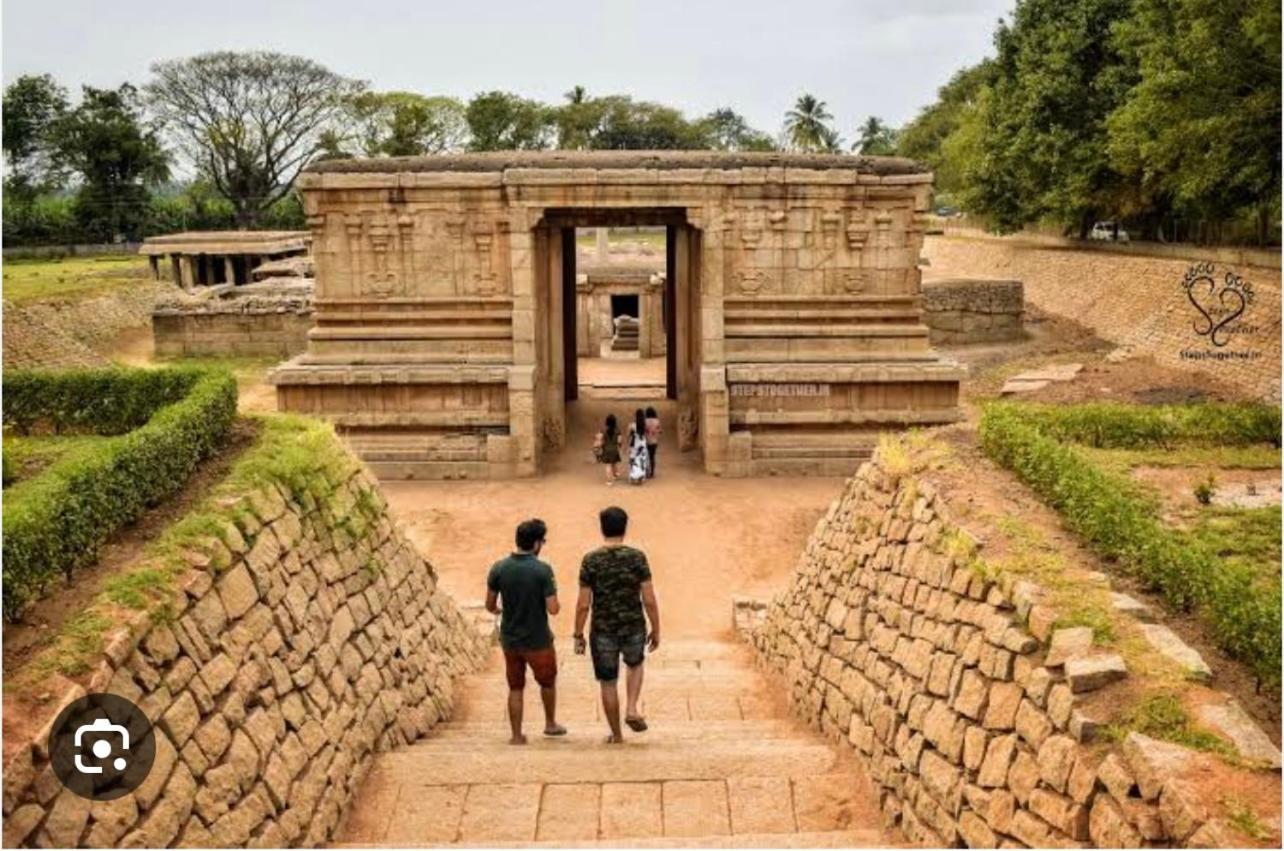 Anu * Hampi