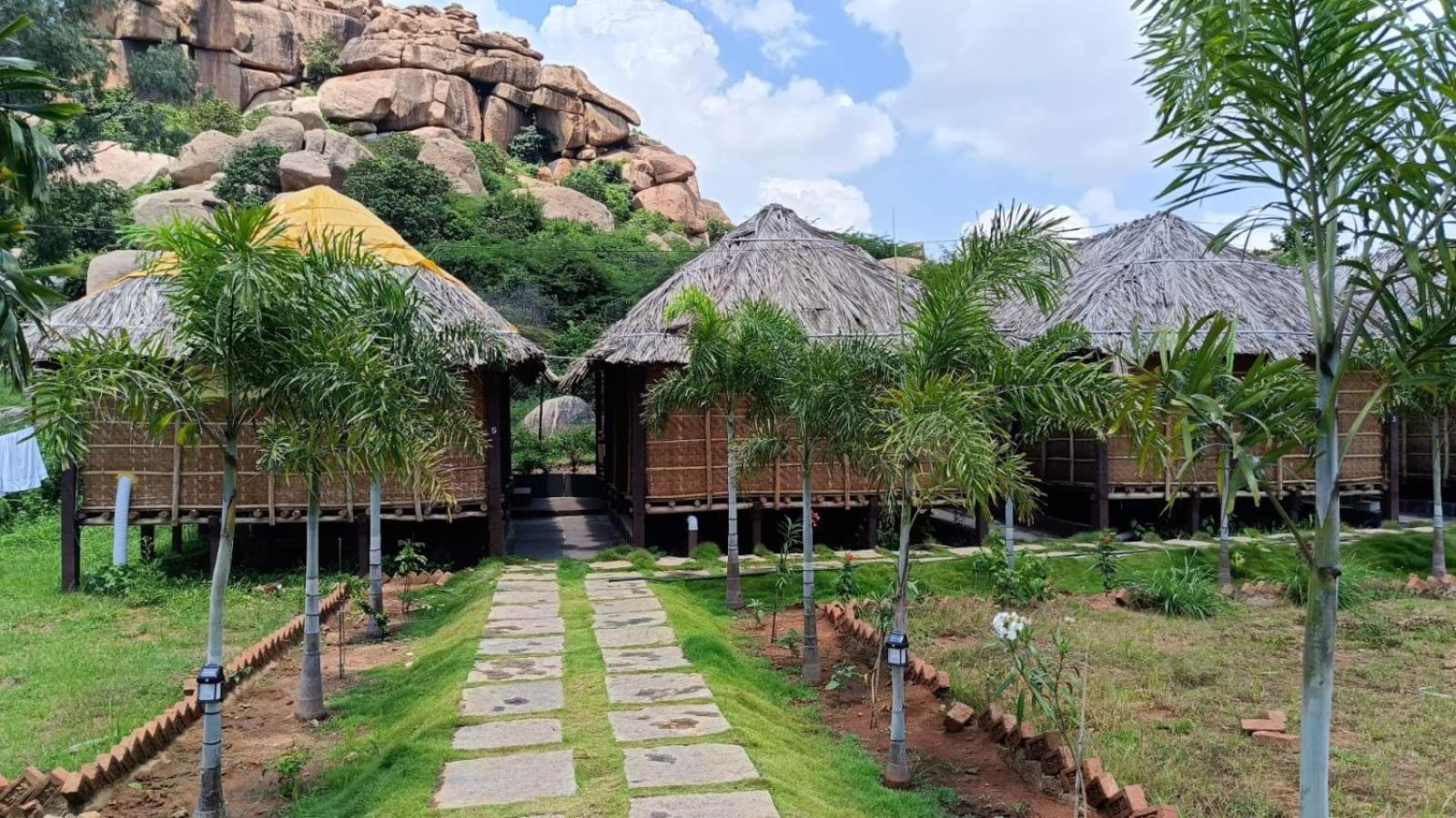 Guest house Goutham And Restaurant *