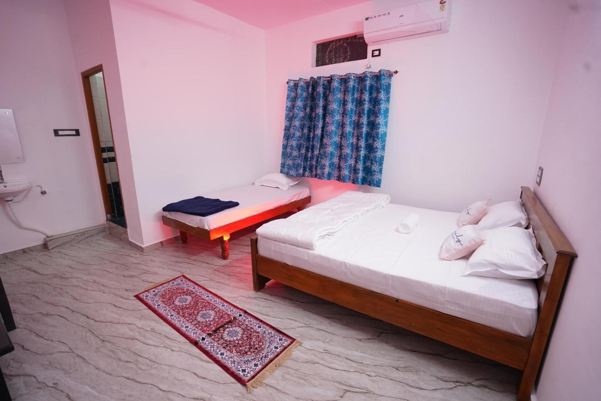 Siri Hampi-best In Guest house *