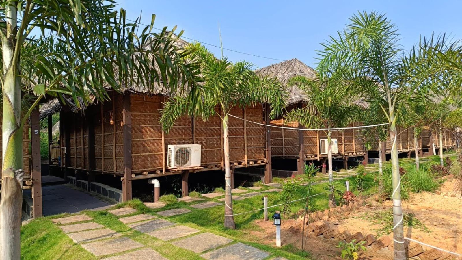 Goutham And Restaurant Guest house