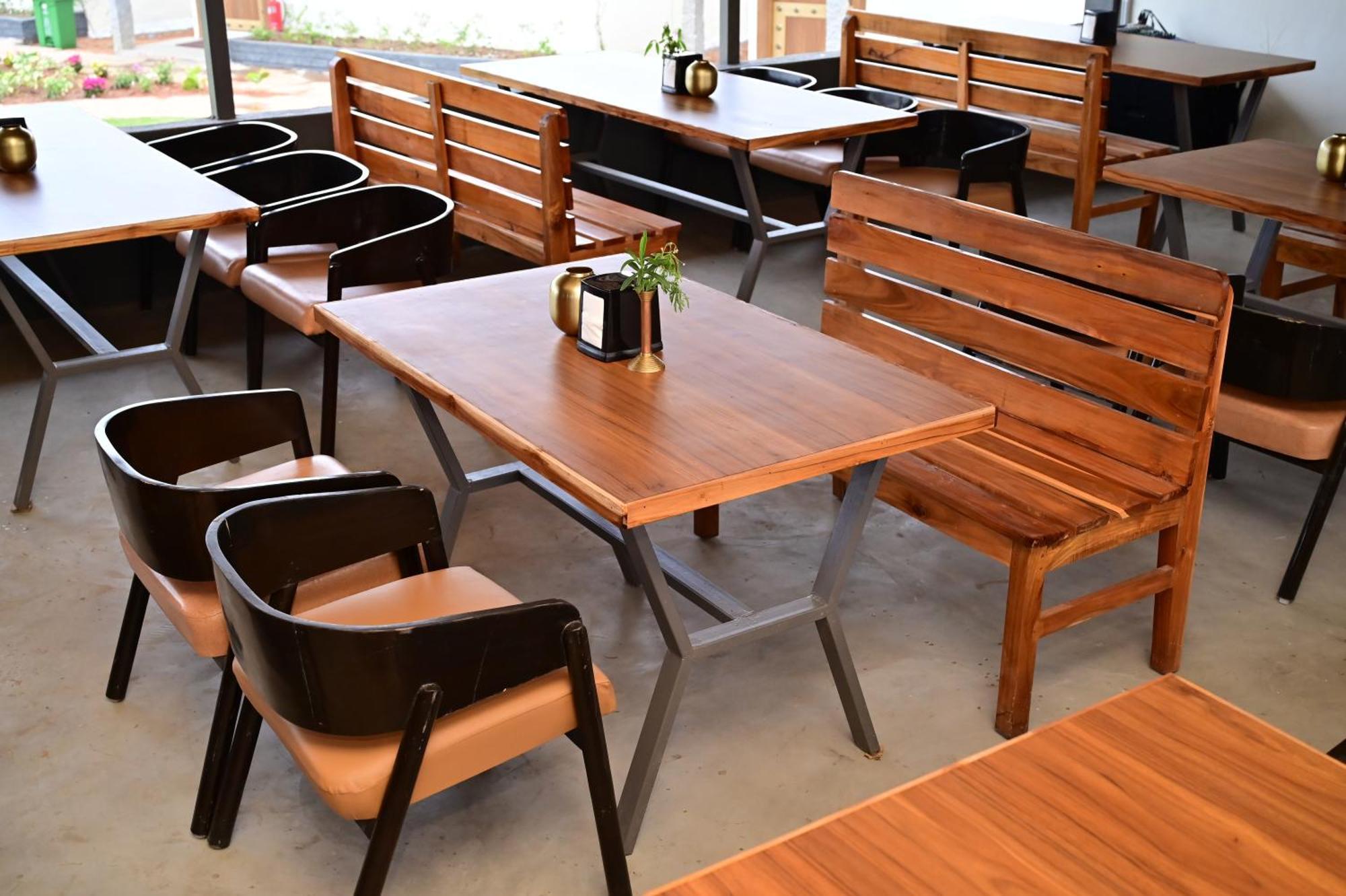 The Cafe 3*