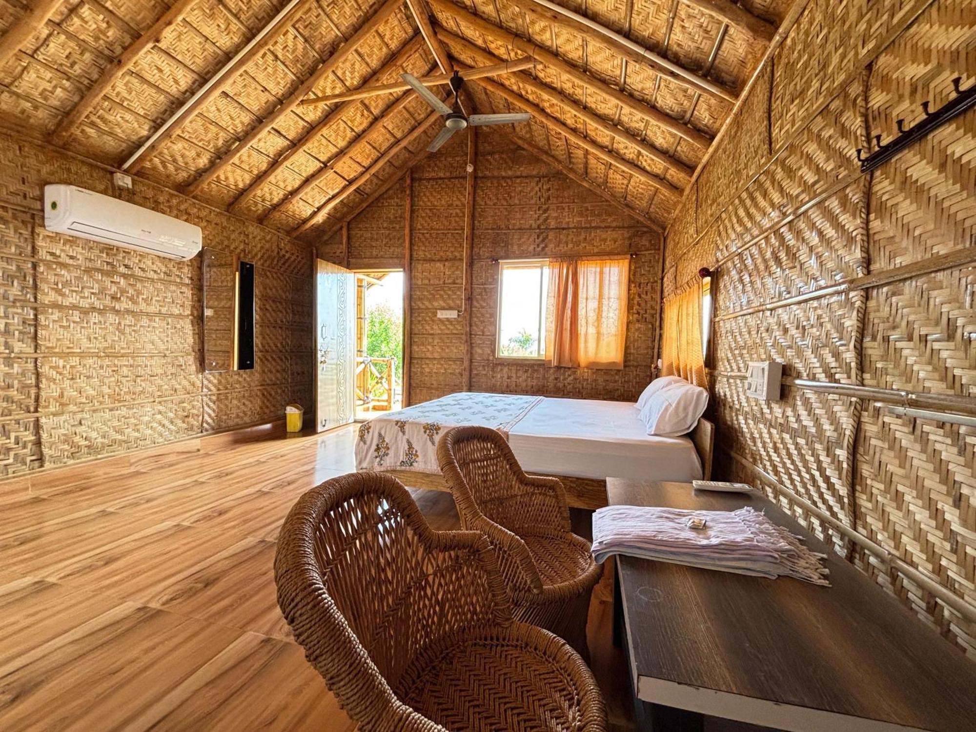 Mowgli's Cafe & Guest house