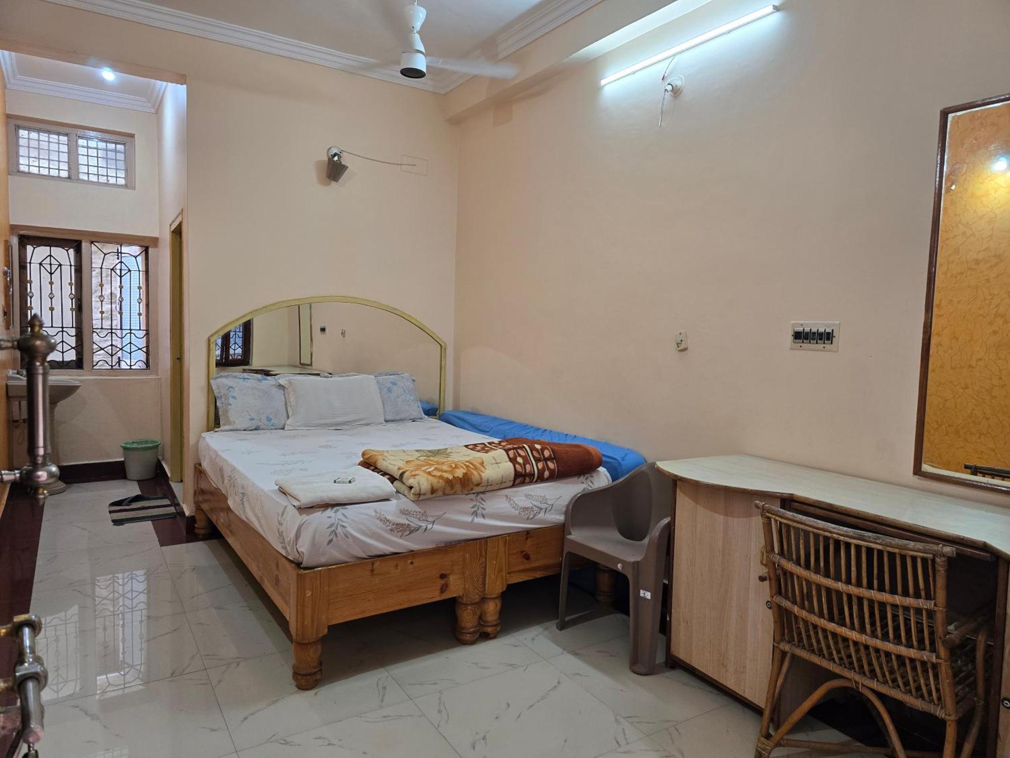 Lakshmi Heritage Tourist Bed & Breakfast *