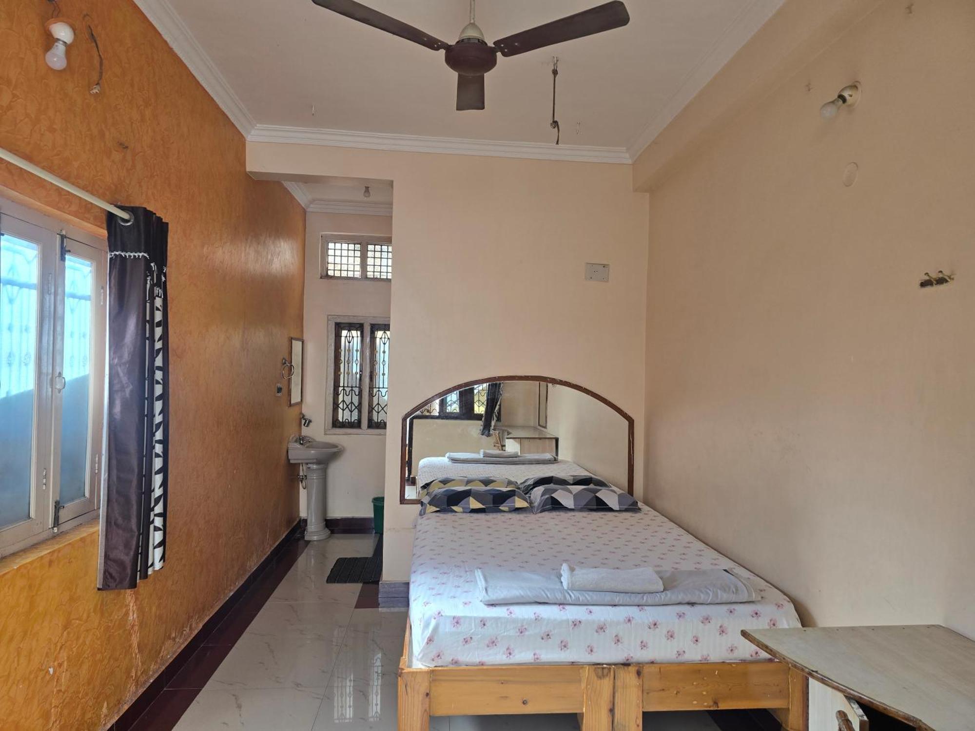 Lakshmi Heritage Tourist Bed & Breakfast *