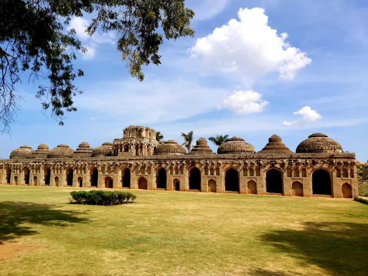 Archana Palace Hotel *
