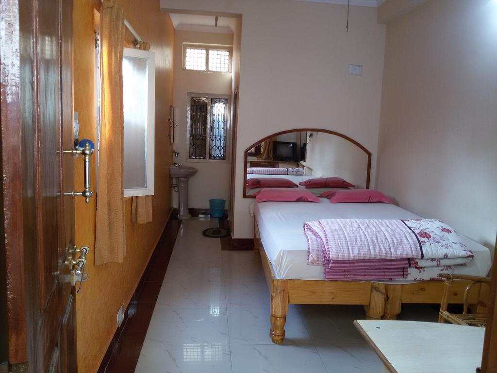 Lakshmi Heritage Tourist Bed & Breakfast Hampi