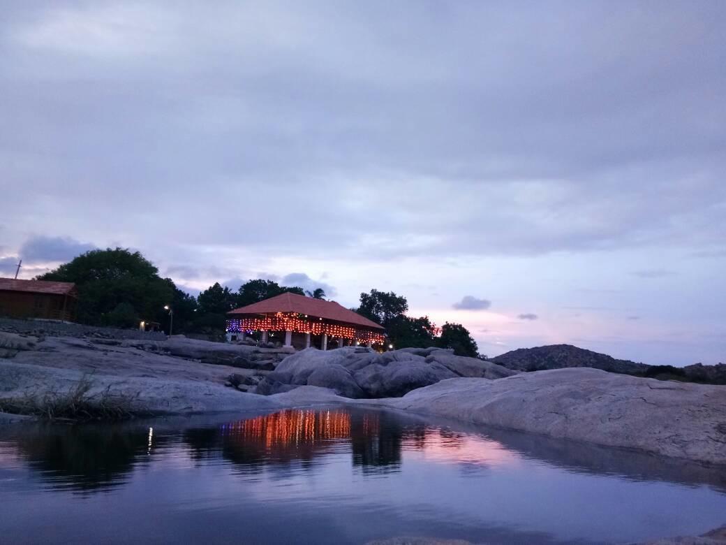 Leo Wodden Resort