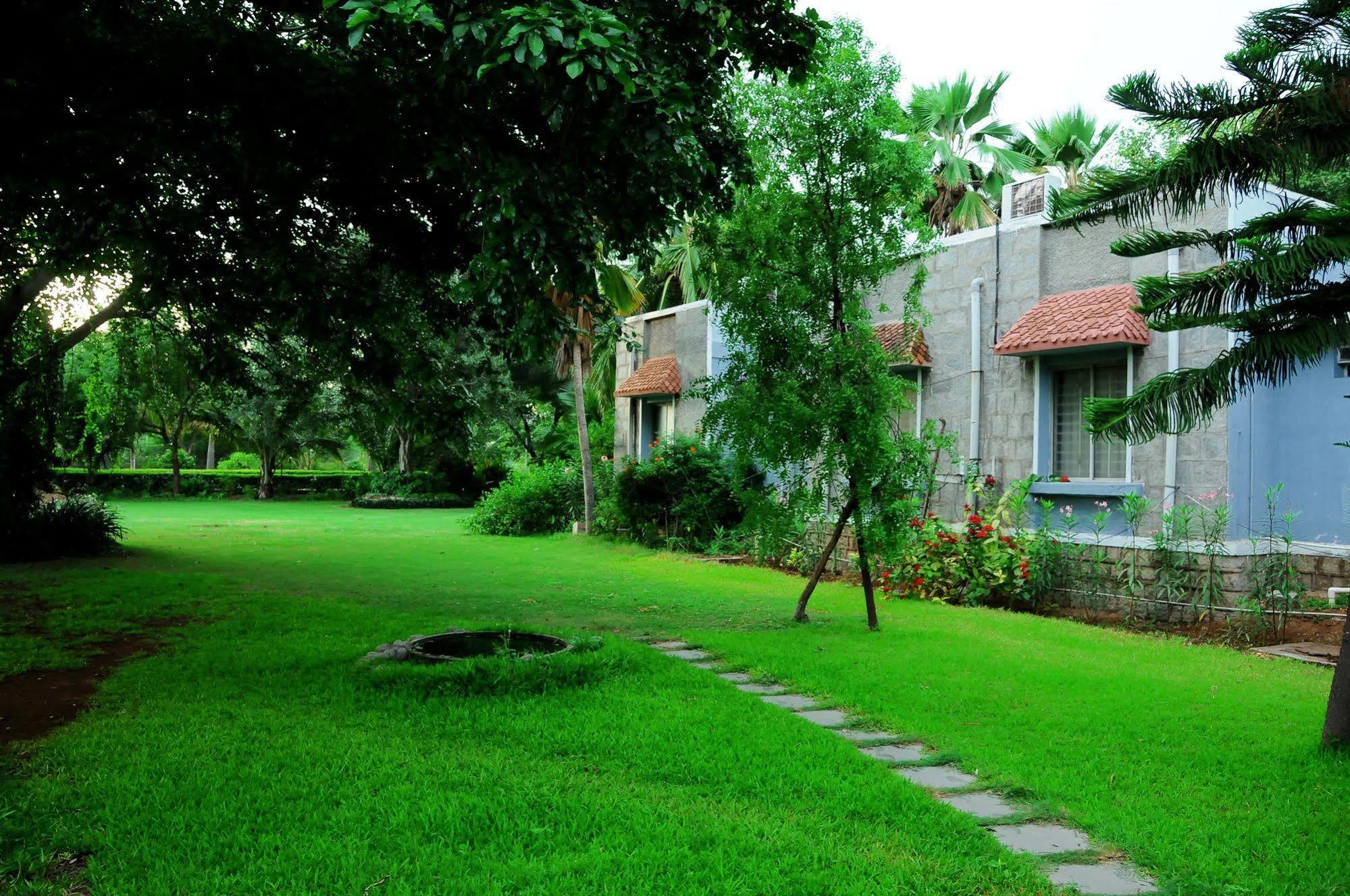Kstdc Mayura Bhuvaneshwari Kamalapur 3*