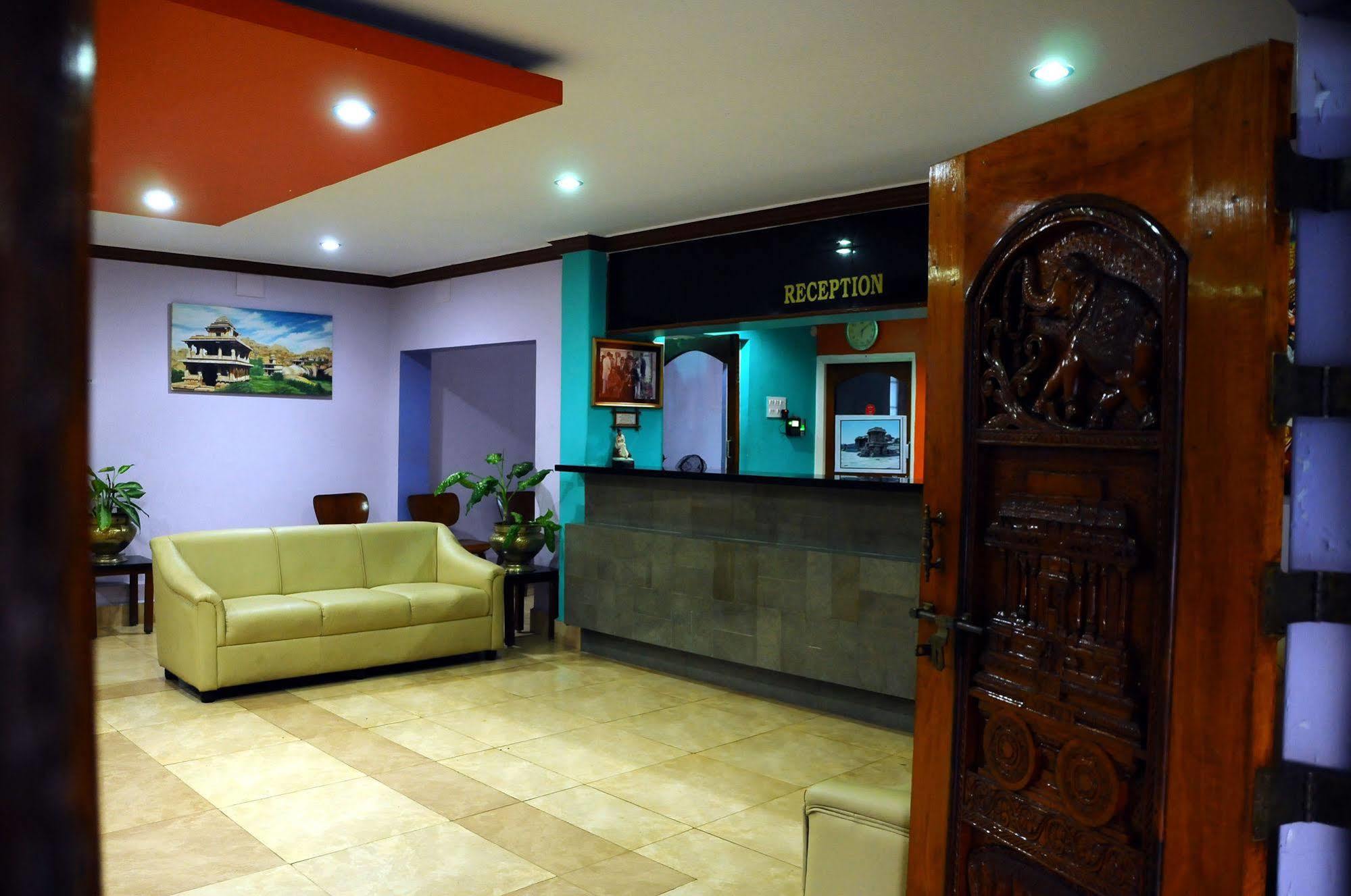 Kstdc Mayura Bhuvaneshwari Kamalapur Hotel 3*
