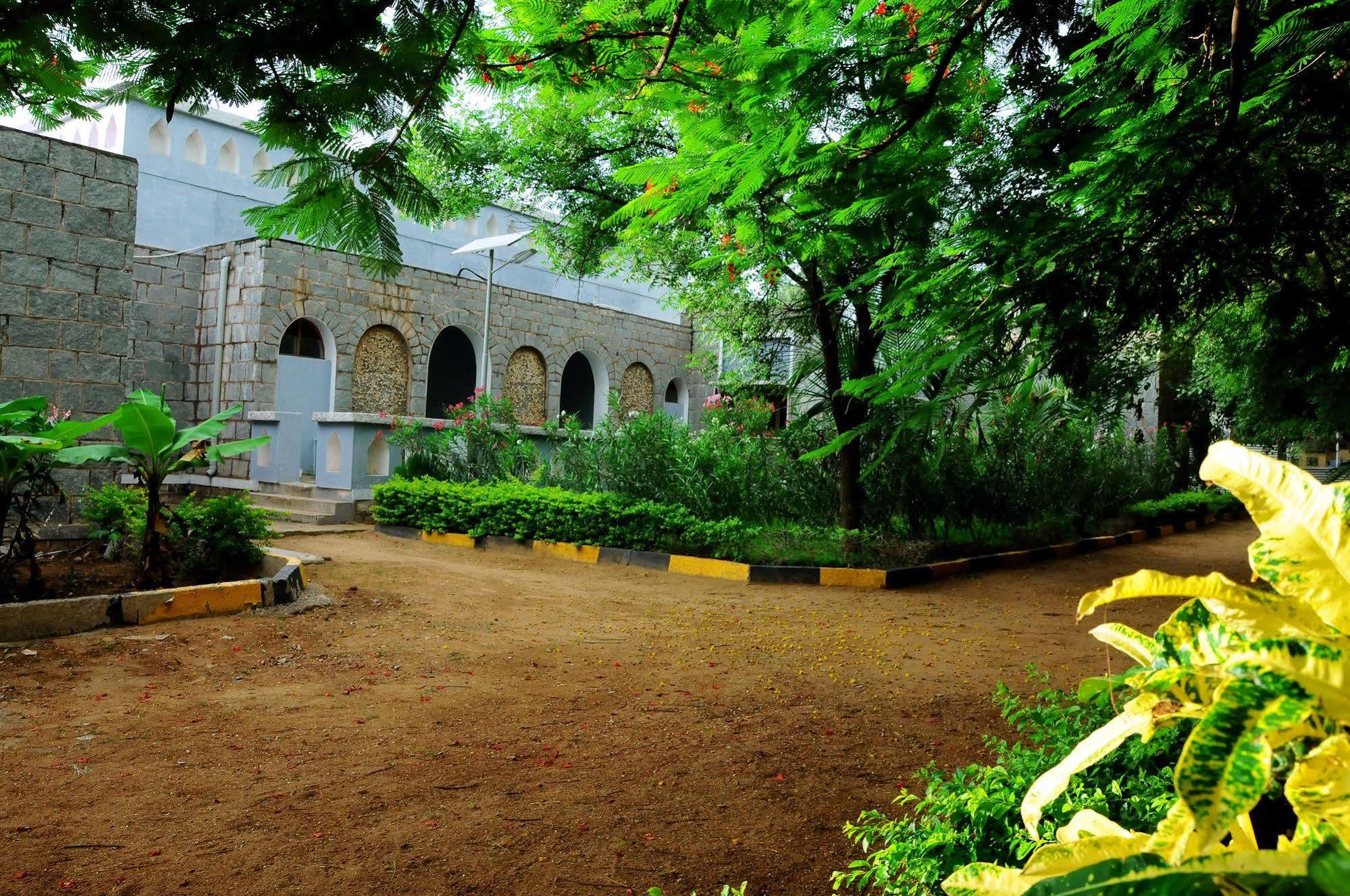 Kstdc Mayura Bhuvaneshwari Kamalapur Hotel Hampi