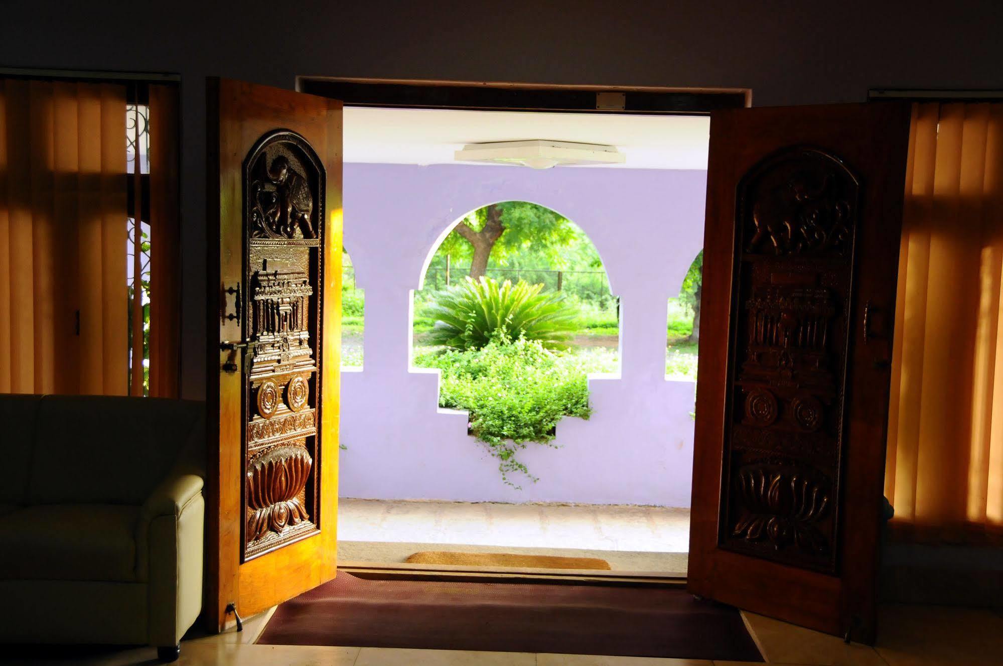 Kstdc Mayura Bhuvaneshwari Kamalapur
