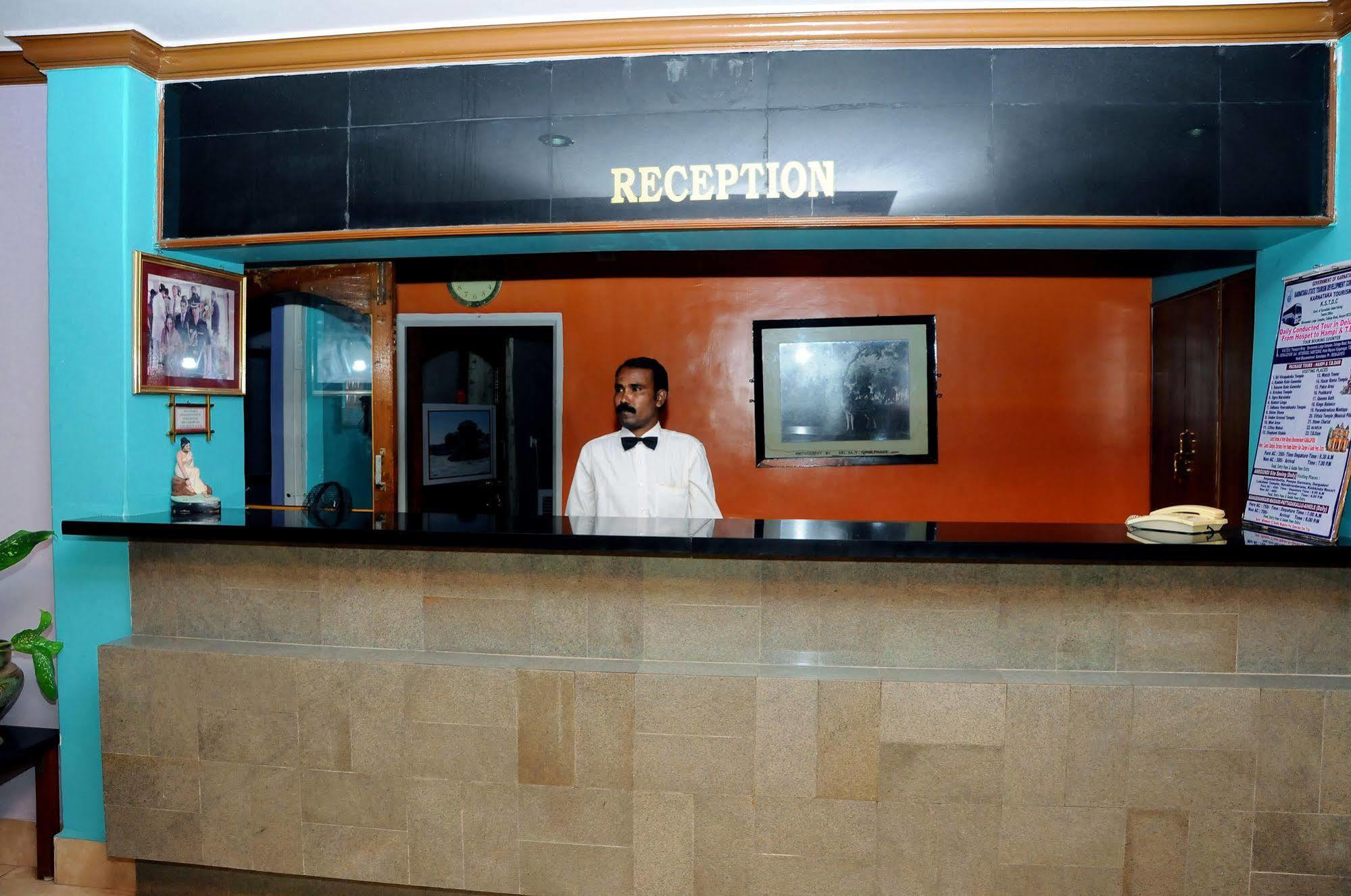 Kstdc Mayura Bhuvaneshwari Kamalapur Hotel