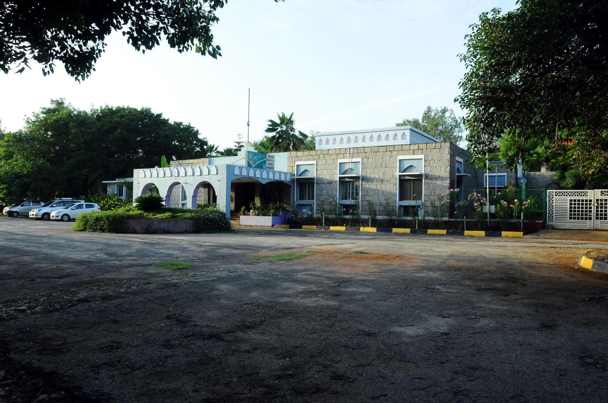 Kstdc Mayura Bhuvaneshwari Kamalapur Hotel