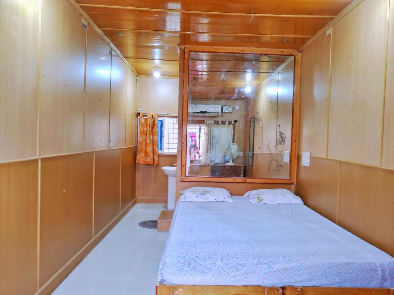 Bed & Breakfast Lakshmi Heritage Tourist *