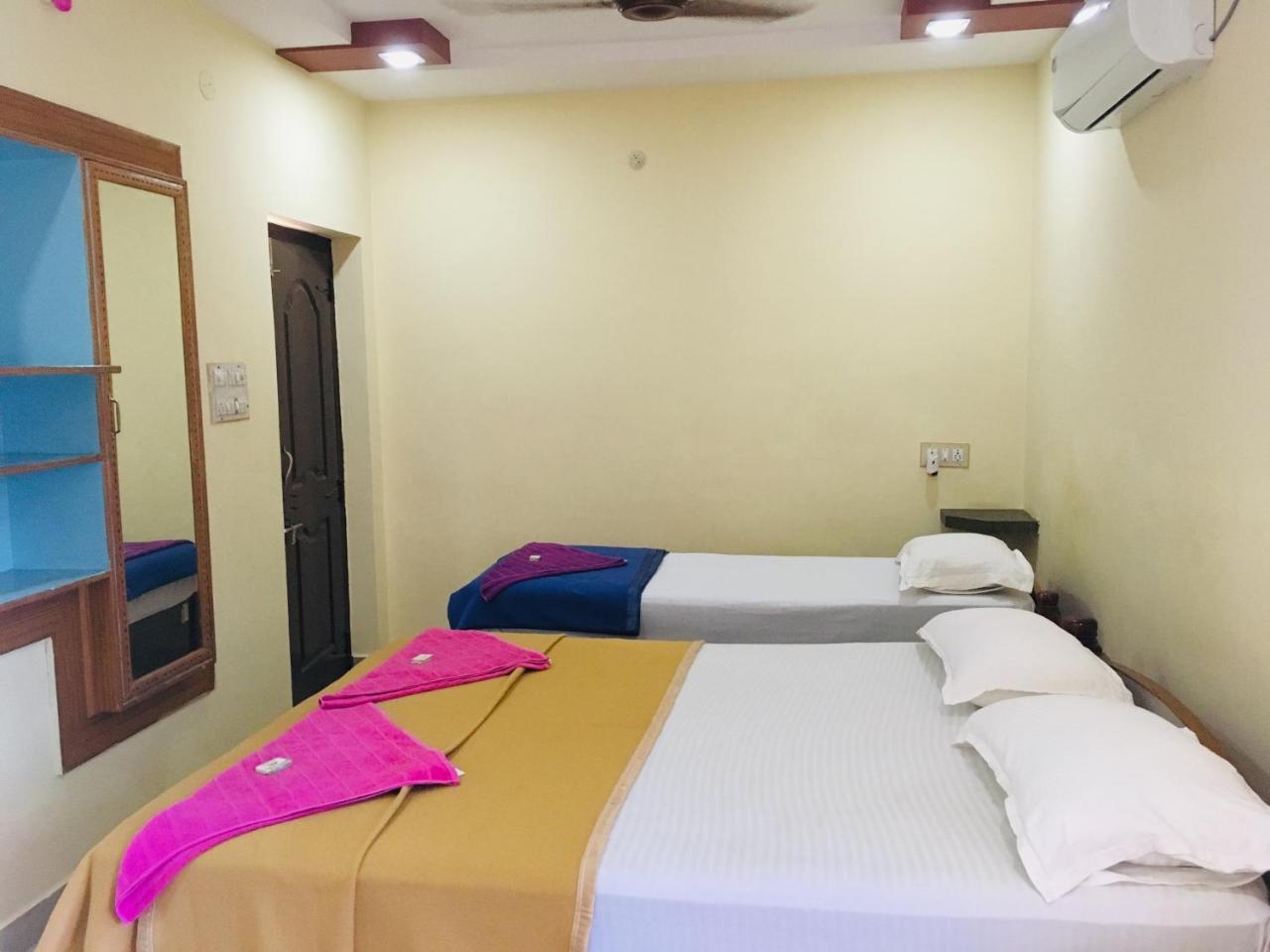 Hotel Varsha