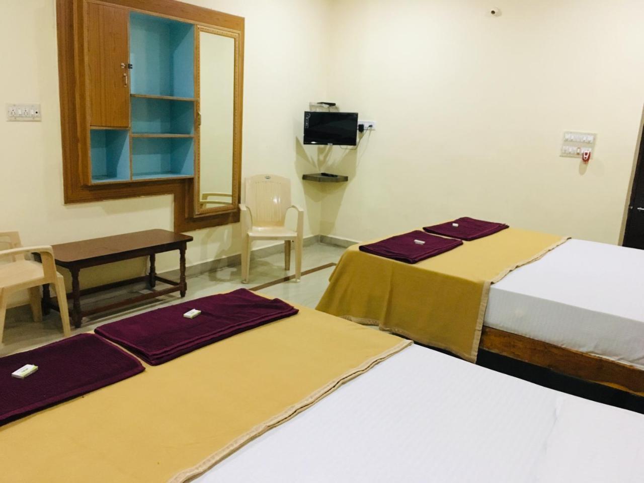 Varsha Hotel Hampi
