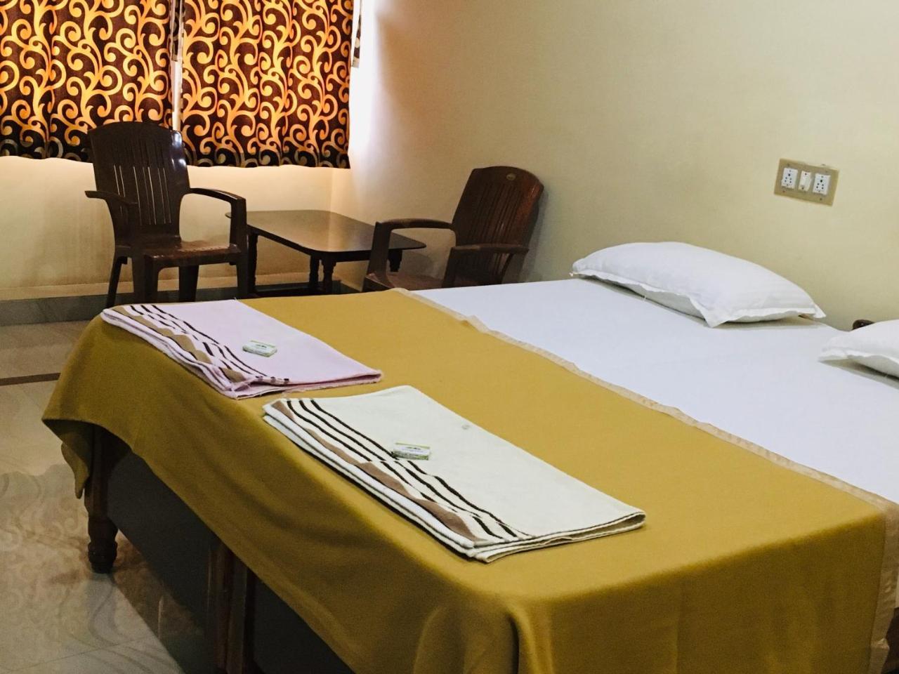 Varsha 2* Hampi